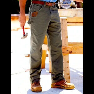 WRANGLER® RIGGS  WORKWEAR® CARPENTER PANT
Sizing- 32x30
